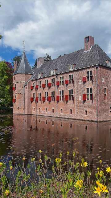 Обои Oude Loo Castle in Apeldoorn in Netherlands 360x640