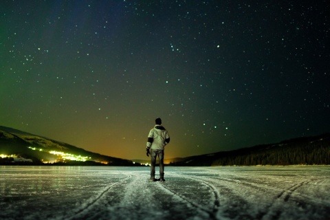 Winter landscape under the starry sky wallpaper 480x320