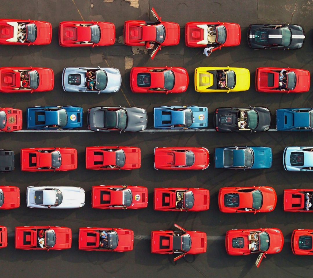 Обои Ferrari Supercars From Above 1080x960