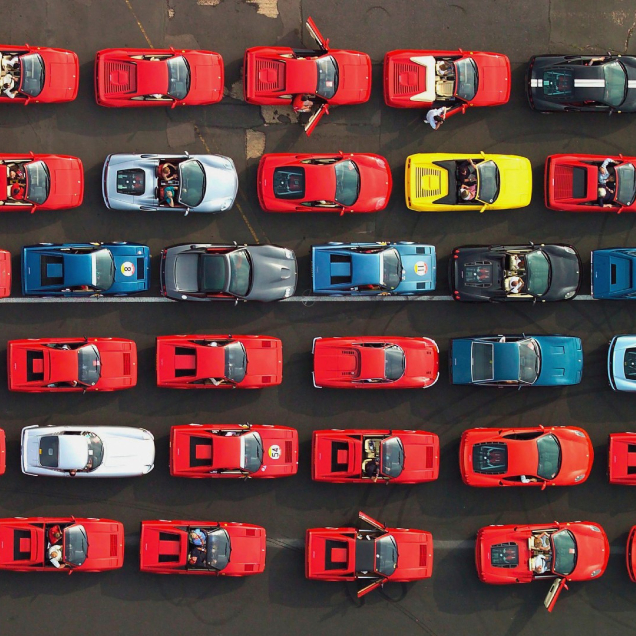 Screenshot №1 pro téma Ferrari Supercars From Above 2048x2048