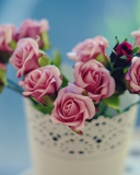 Screenshot №1 pro téma Beautiful Pink Roses In White Vintage Vase 128x160