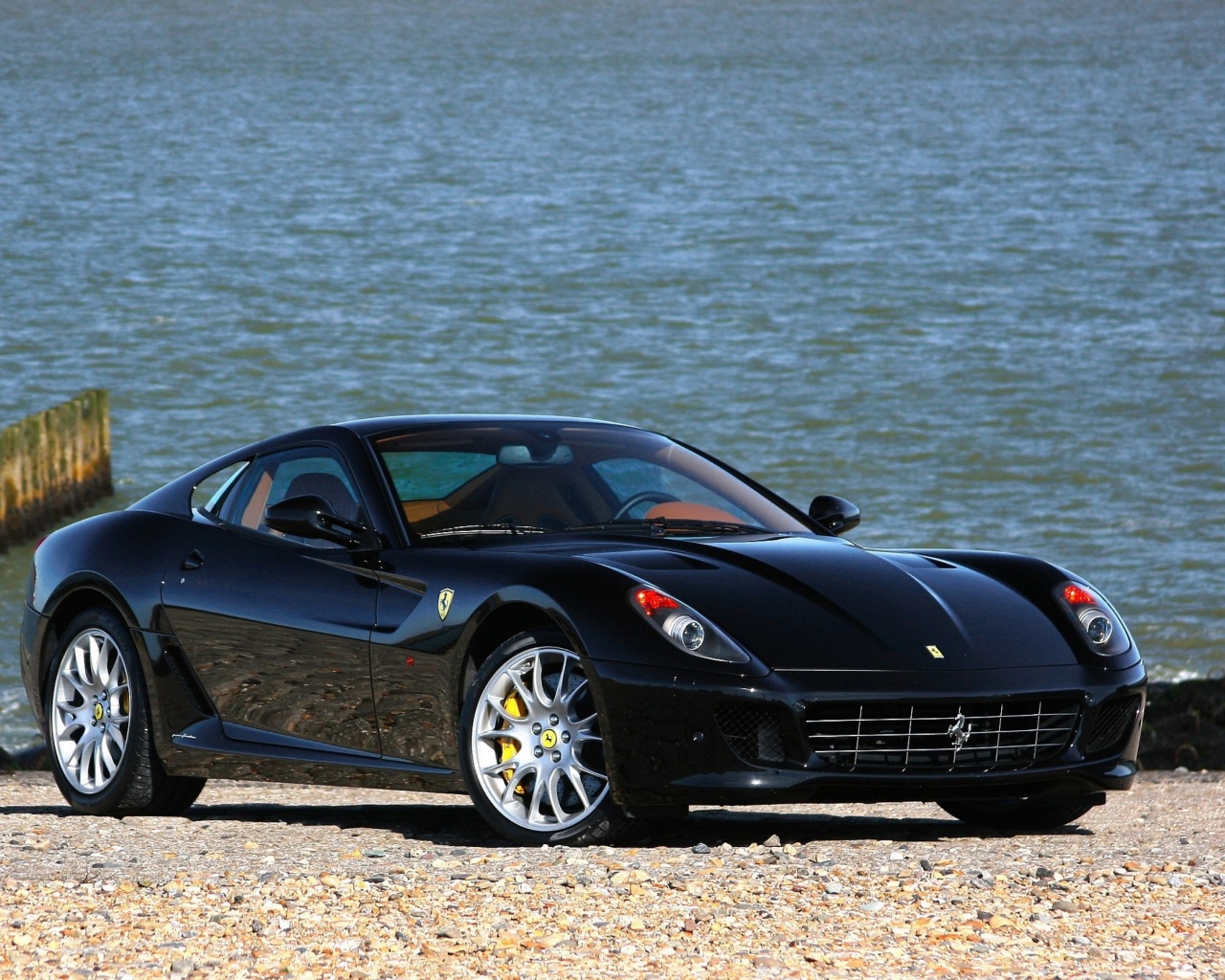 Fondo de pantalla Ferrari 599 1280x1024
