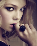 Screenshot №1 pro téma Fashion Girl With Big Black Ring 128x160