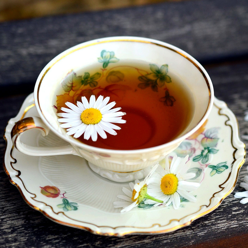Das Tea with daisies Wallpaper 1024x1024