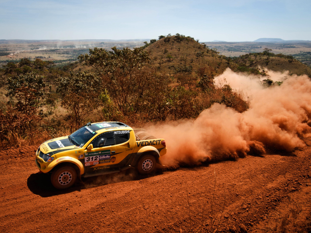 Mitsubishi L200 Triton Rally wallpaper 1024x768