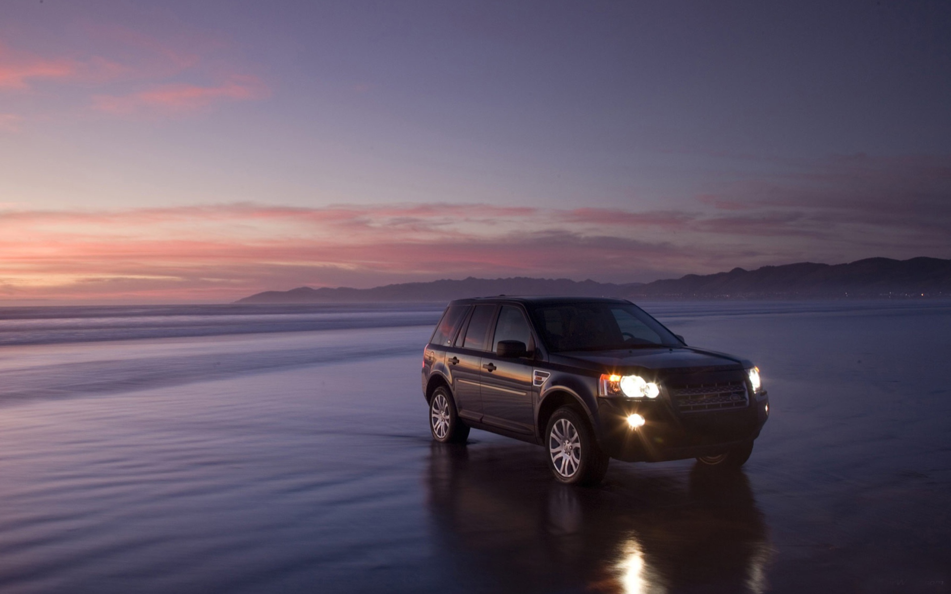 Screenshot №1 pro téma Car On Water At Sunset 1920x1200