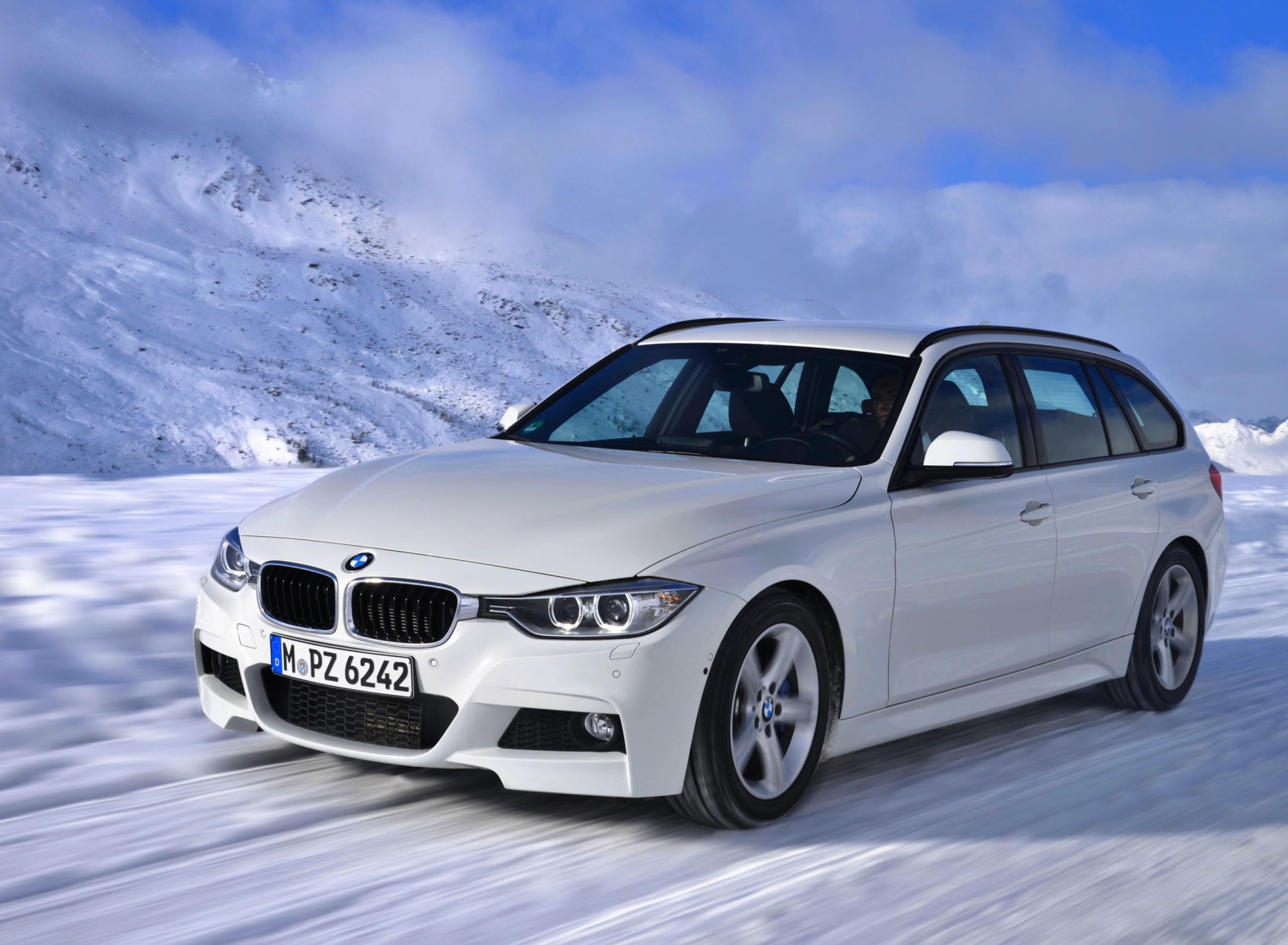 Screenshot №1 pro téma BMW 320d Wagon 1920x1408