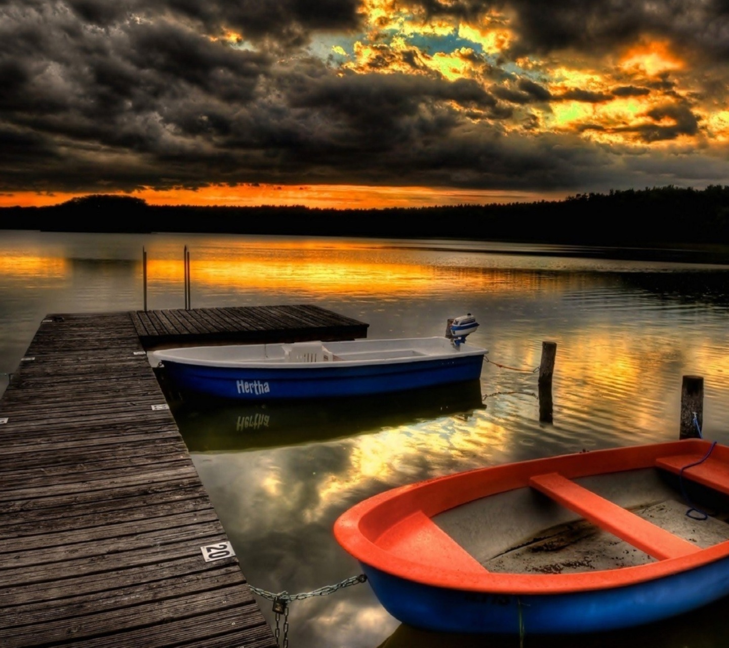Fondo de pantalla Silent Evening Boats HD Wallpaper 1440x1280