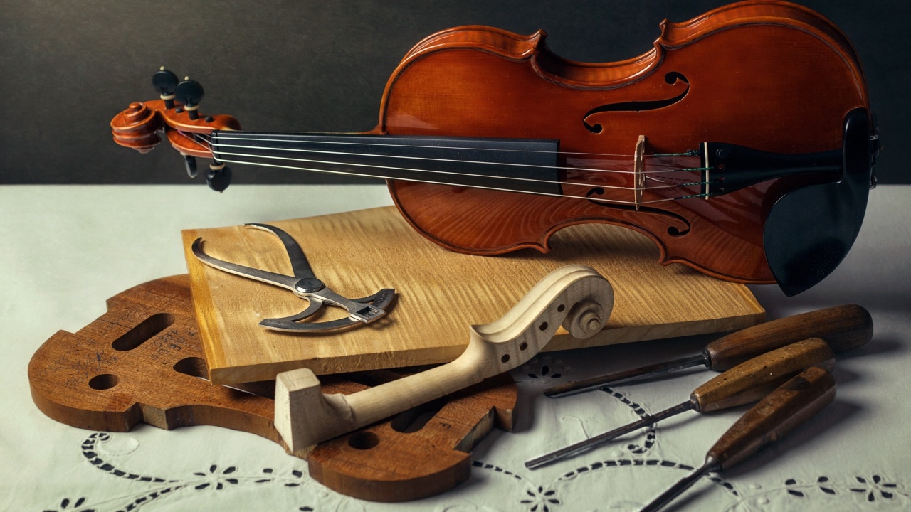 Fondo de pantalla Violin making 1280x720