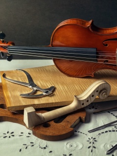 Обои Violin making 240x320