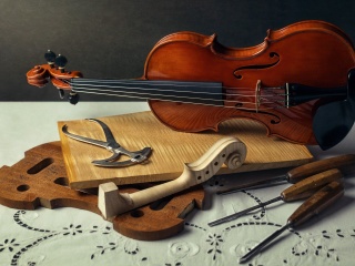 Обои Violin making 320x240