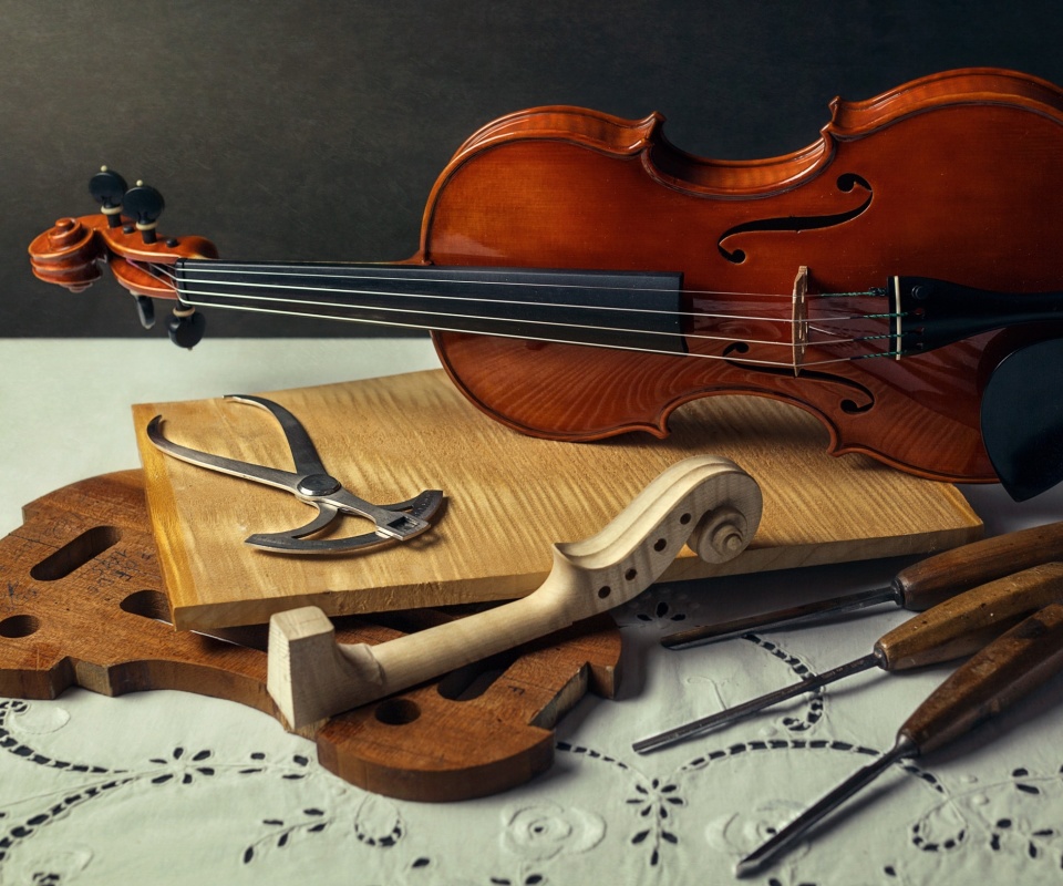 Violin making wallpaper 960x800