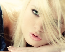 Fondo de pantalla Blonde Woman 220x176