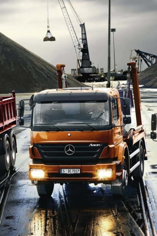 Mercedes Trucks wallpaper 320x480