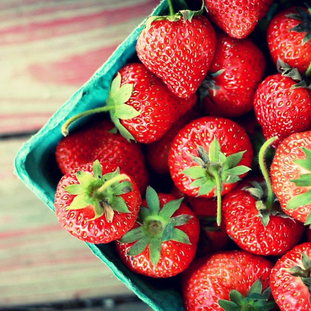 Fondo de pantalla Box Of Strawberries 1024x1024