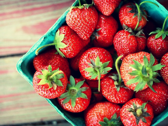 Fondo de pantalla Box Of Strawberries 640x480