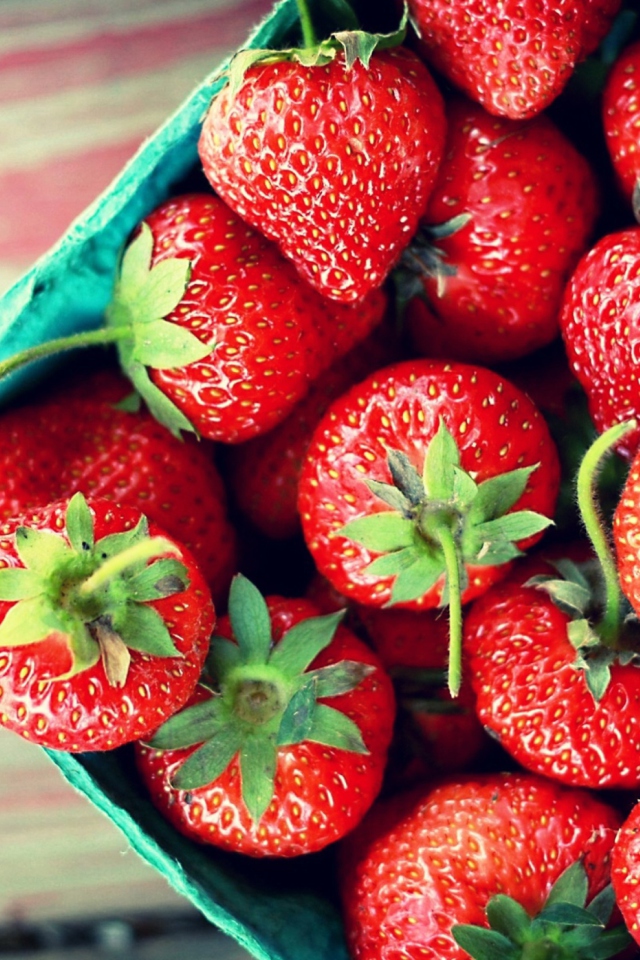 Screenshot №1 pro téma Box Of Strawberries 640x960