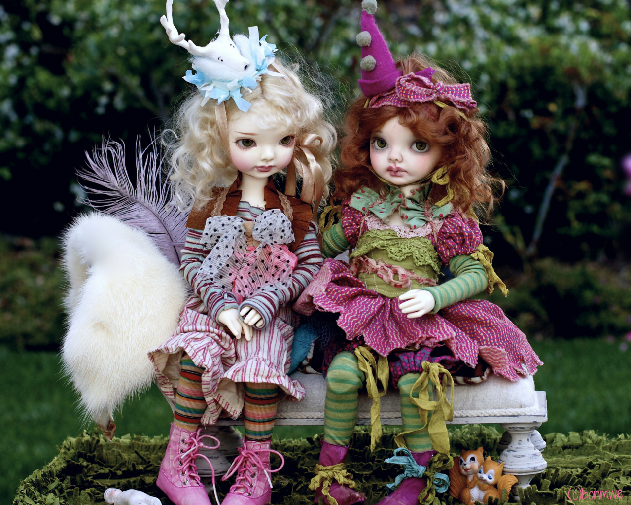 Fondo de pantalla Dolls In Creative Costumes 1280x1024