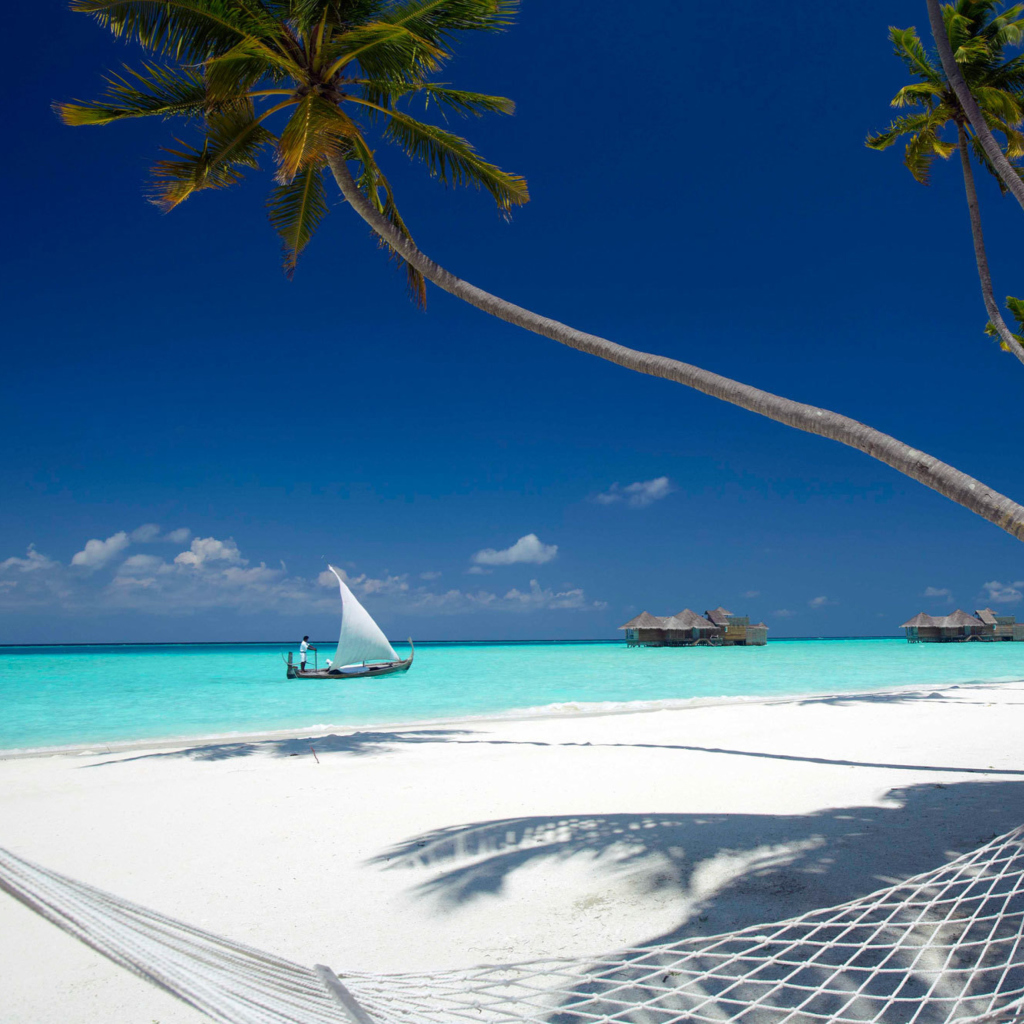 Screenshot №1 pro téma Beach With View Of Ocean And White Boat 1024x1024