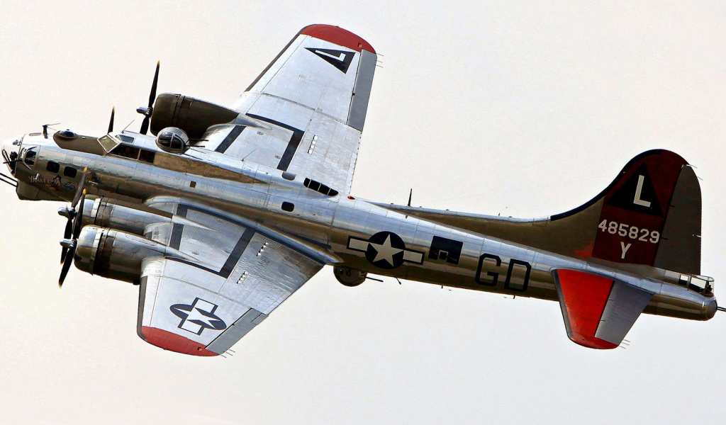 Sfondi Boeing B 17 Flying Fortress Bomber from Second World War 1024x600