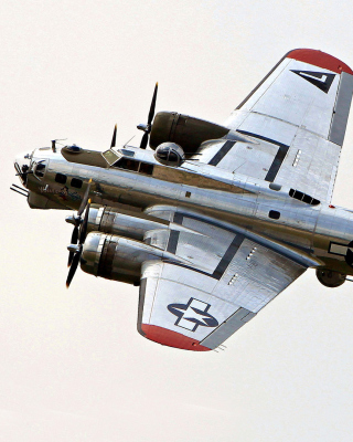Boeing B 17 Flying Fortress Bomber from Second World War - Obrázkek zdarma pro 240x400