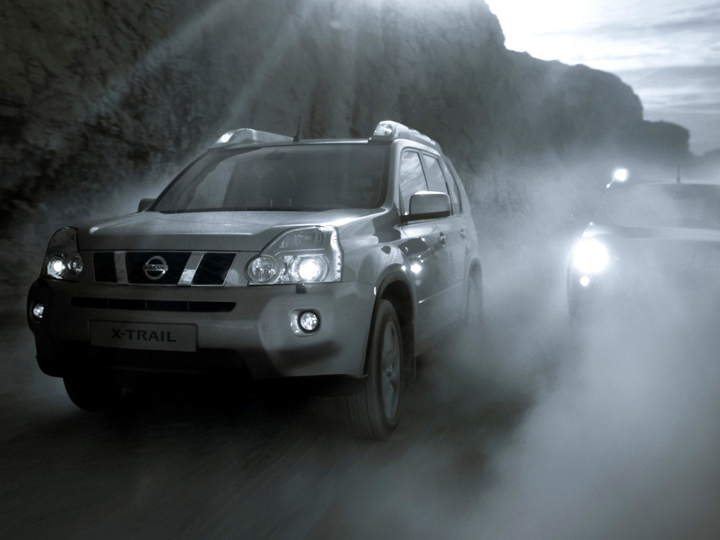 Screenshot №1 pro téma Nissan X-Trail in Fog 1400x1050