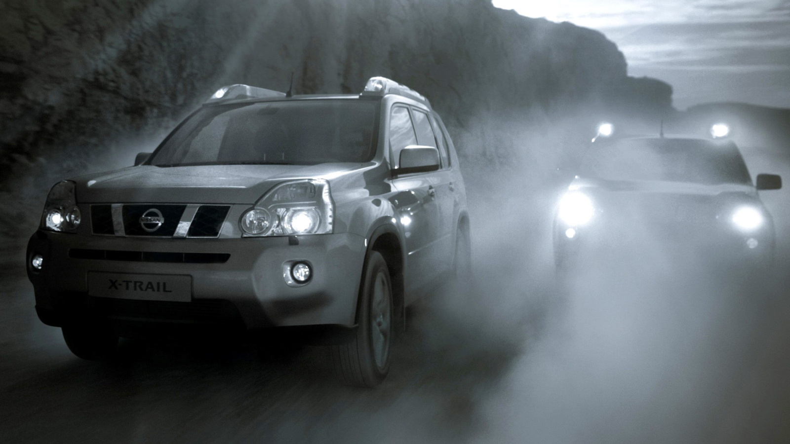 Screenshot №1 pro téma Nissan X-Trail in Fog 1600x900