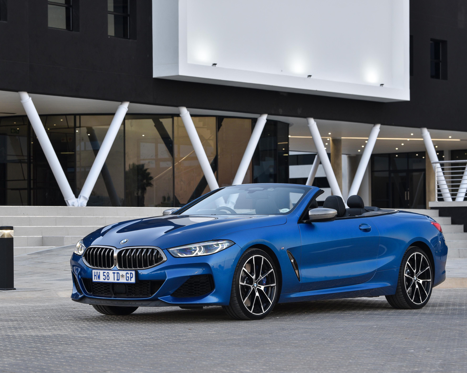 BMW M850i xDrive Cabrio wallpaper 1600x1280