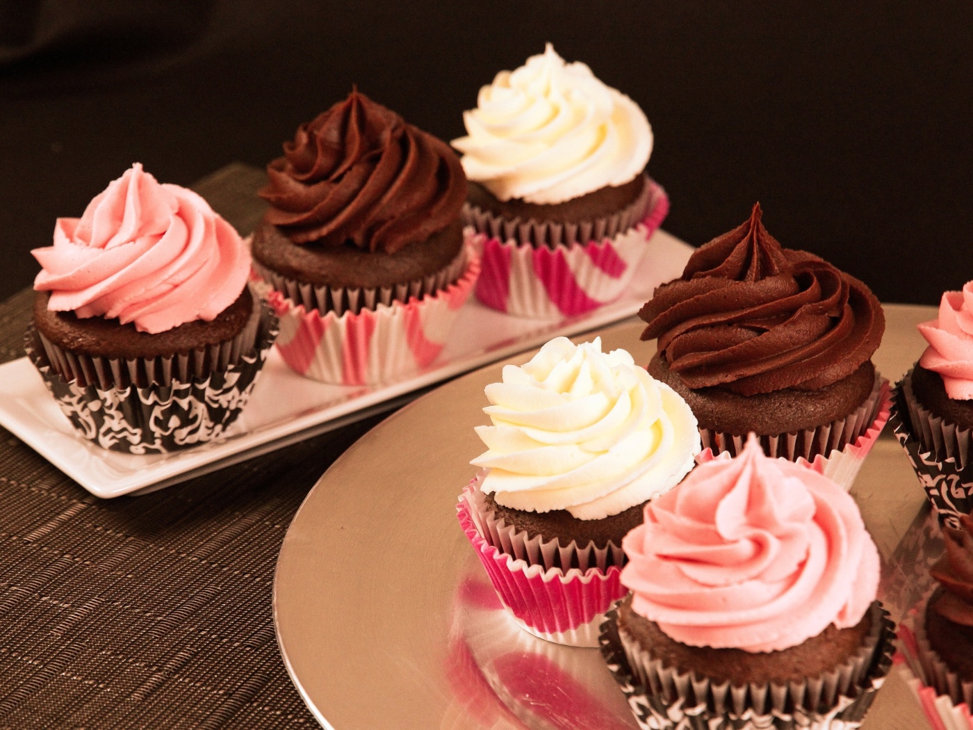 Cupcakes with Creme wallpaper 1400x1050