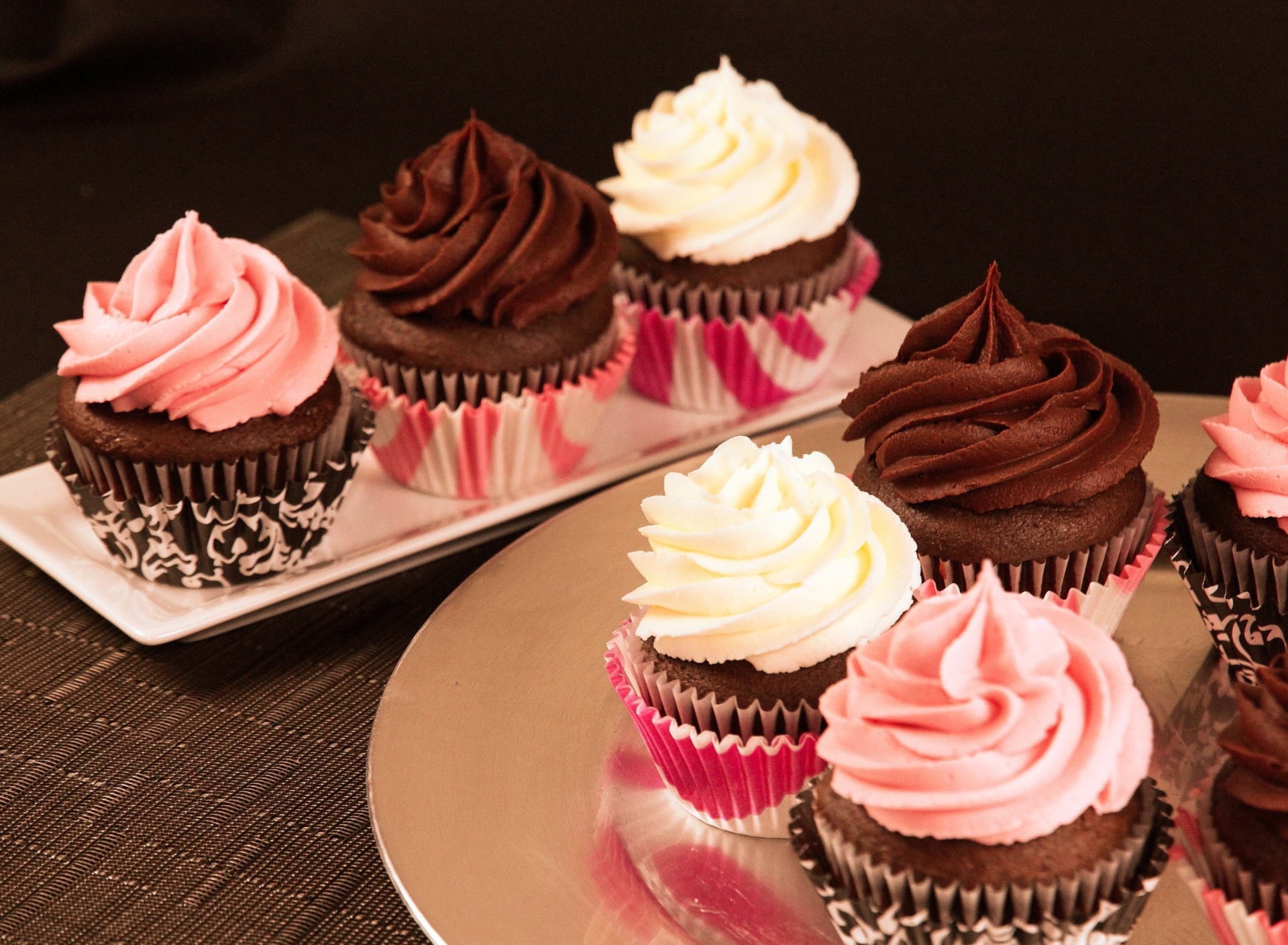 Das Cupcakes with Creme Wallpaper 1920x1408