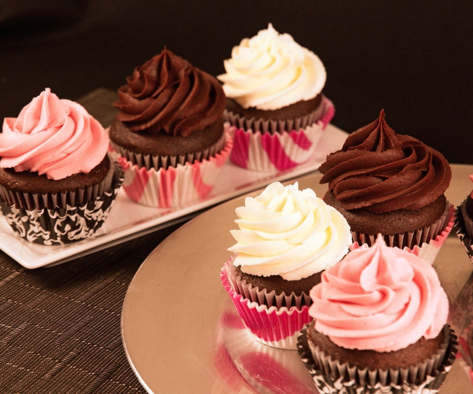 Cupcakes with Creme wallpaper 960x800