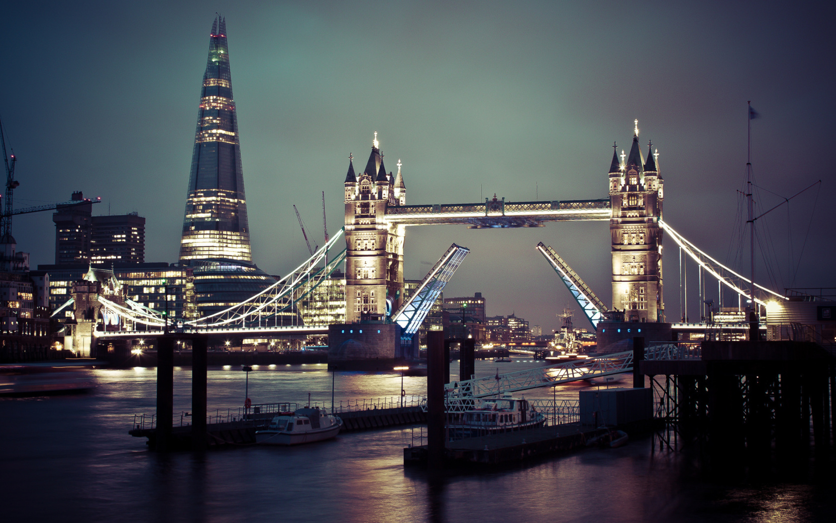 Das Big Ben as Great Bell in Night Wallpaper 1680x1050