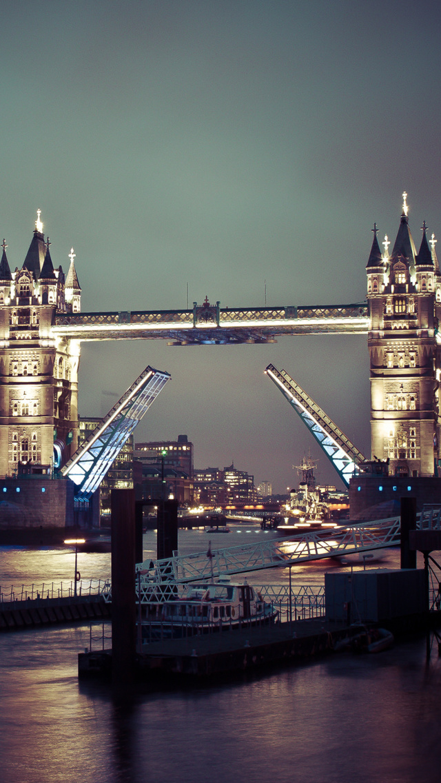 Das Big Ben as Great Bell in Night Wallpaper 640x1136