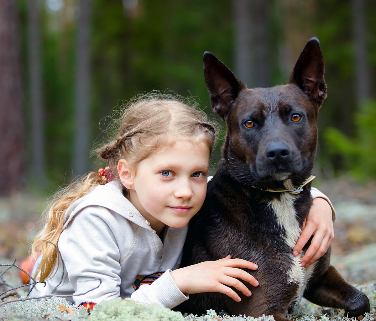 Обои Dog with Little Girl 1200x1024