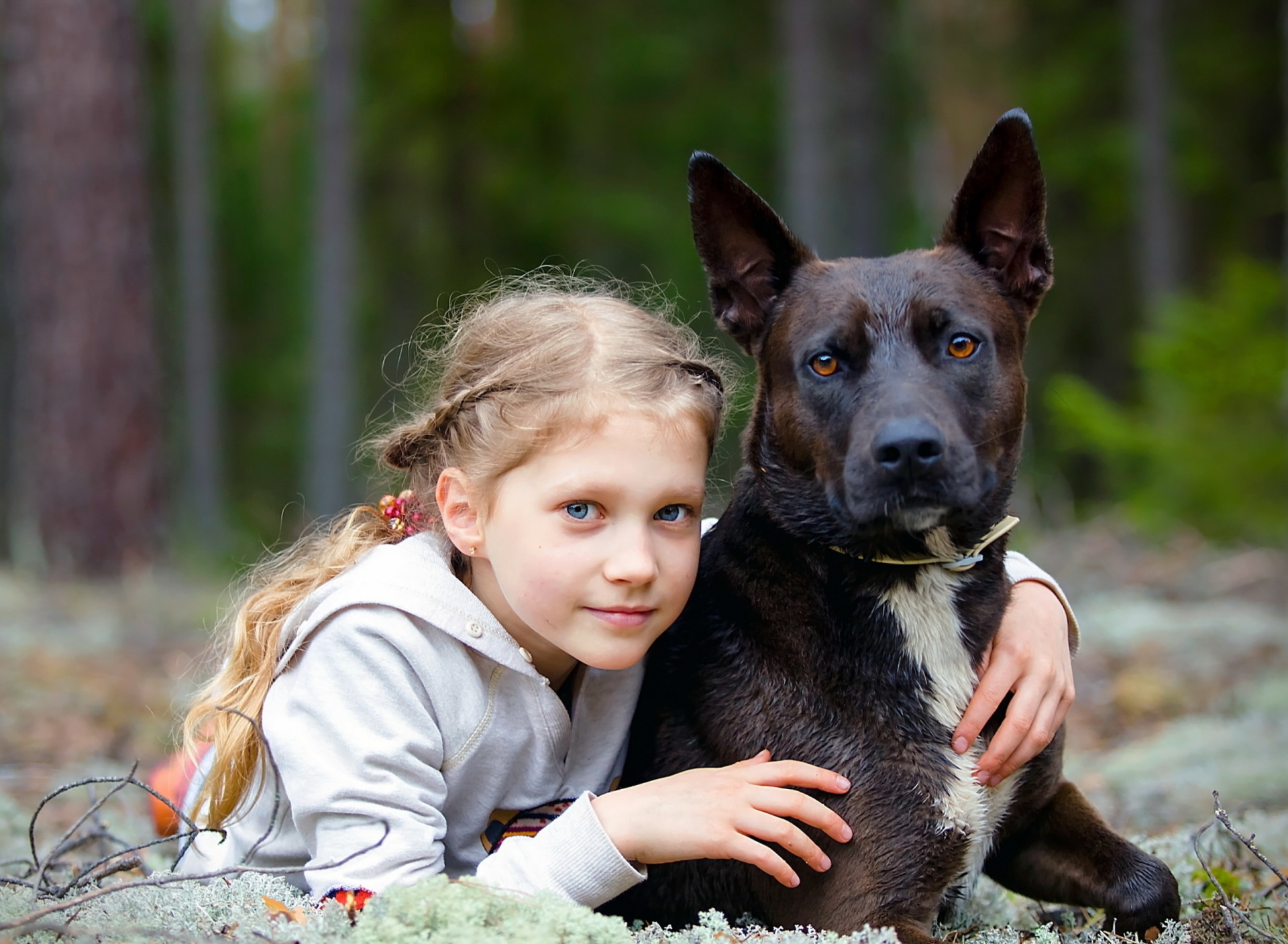 Fondo de pantalla Dog with Little Girl 1920x1408