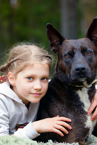 Обои Dog with Little Girl 320x480