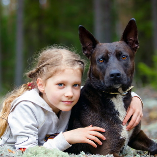 Free Dog with Little Girl Picture for 1024x1024