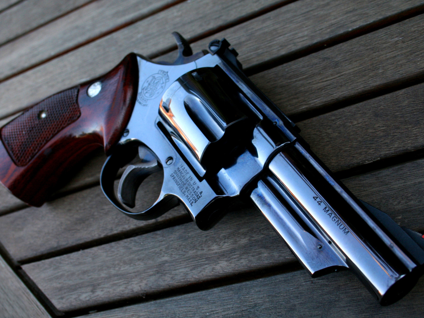 Das 44 Remington Magnum Revolver Wallpaper 1400x1050