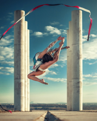 Gymnastics Jump sfondi gratuiti per Nokia Asha 306