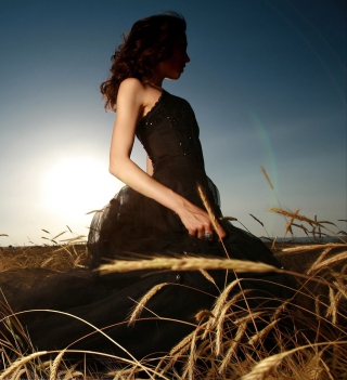 Картинка Girl In Black Dress In Fields для 1024x1024