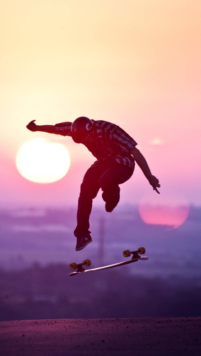 Das Sunset Skateboard Jump Wallpaper 640x1136
