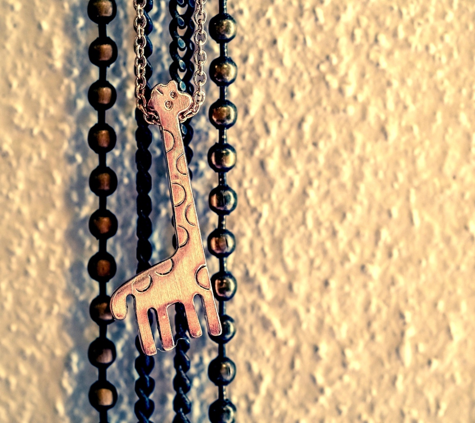 Das Lovely Giraffe Pendant Wallpaper 960x854