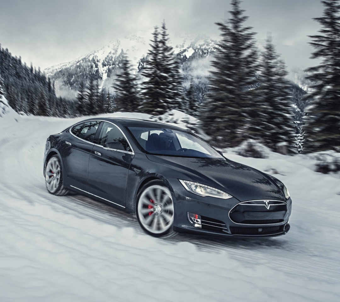 Обои Tesla Model S P85D on Snow 1080x960