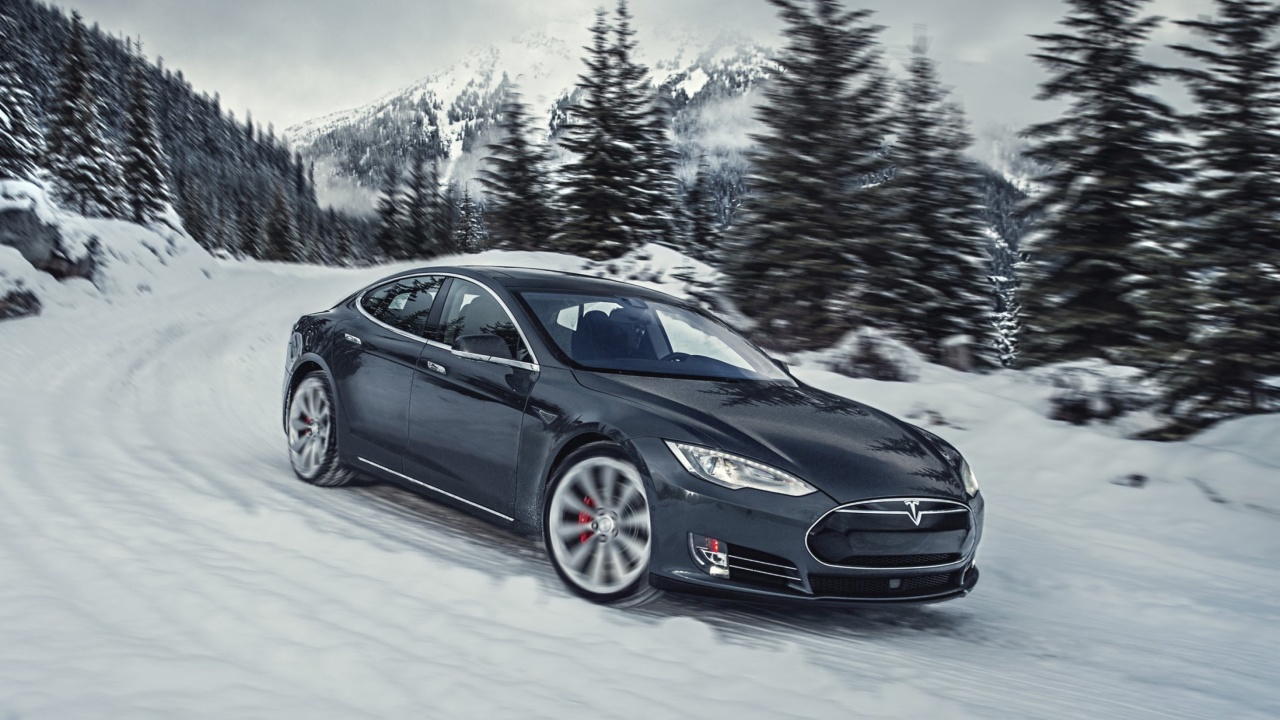 Обои Tesla Model S P85D on Snow 1280x720