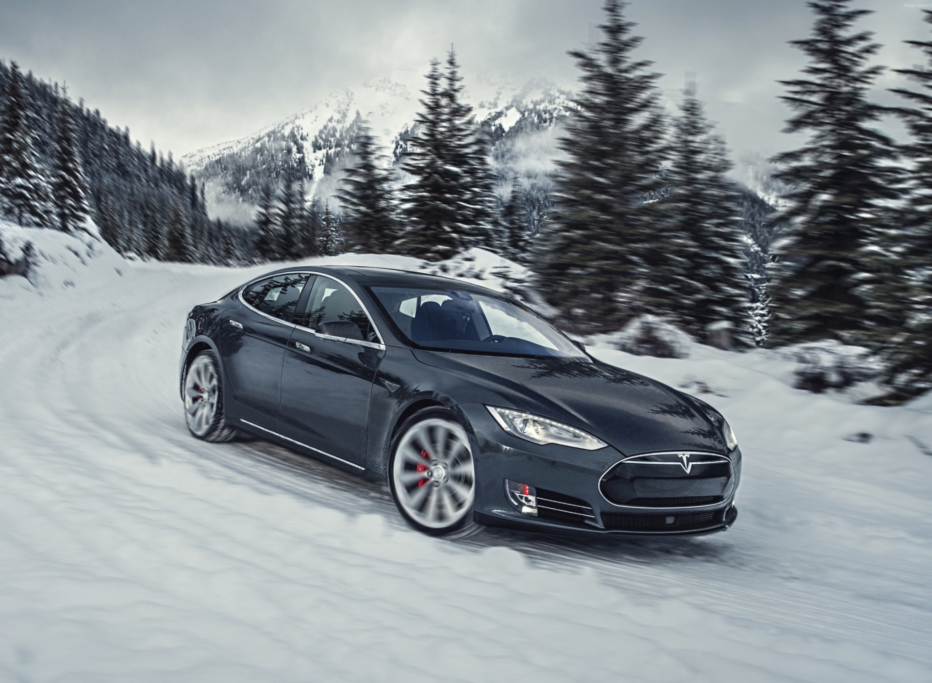 Sfondi Tesla Model S P85D on Snow 1920x1408