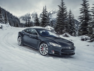 Обои Tesla Model S P85D on Snow 320x240