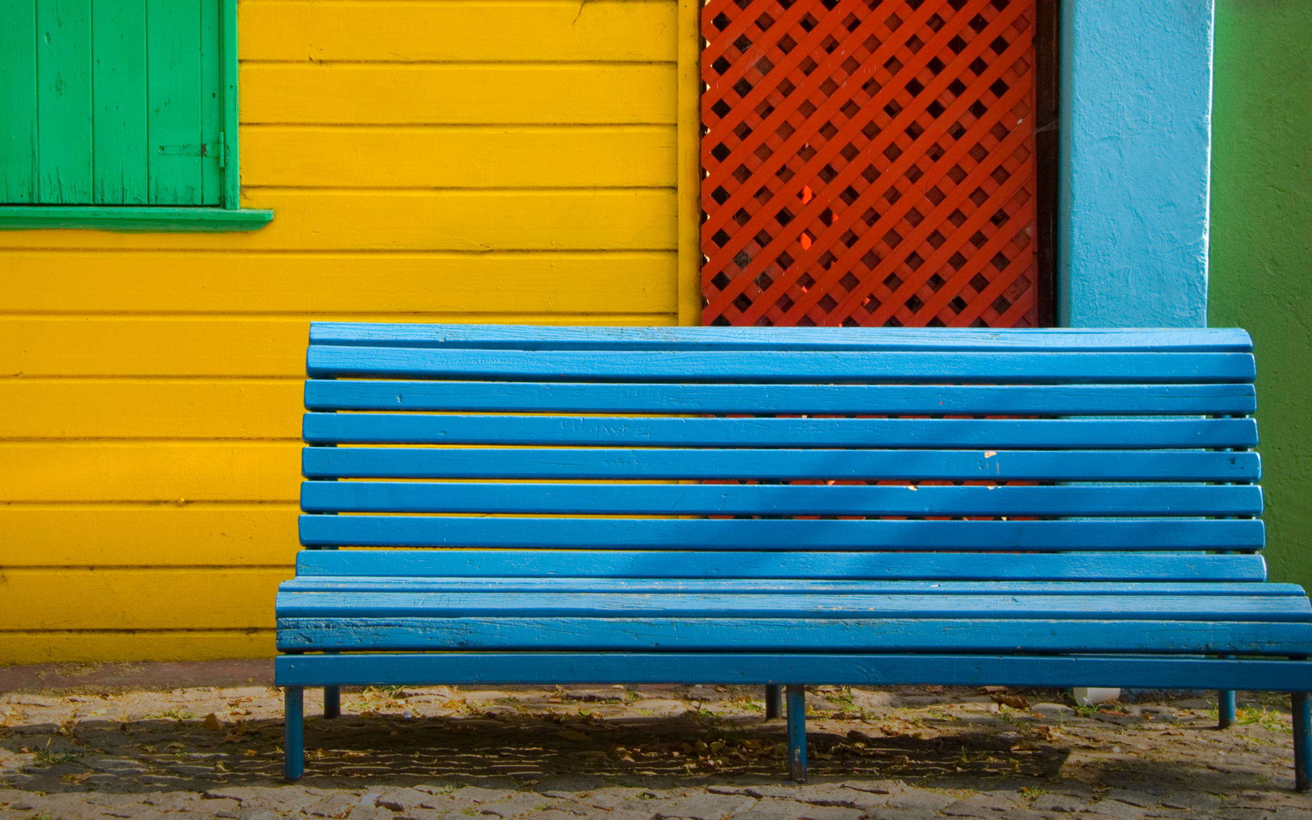 Sfondi Colorful Houses and Bench 2560x1600