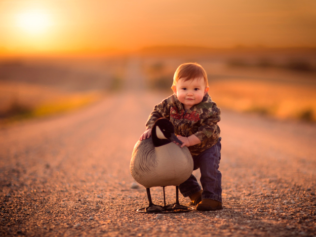 Funny Child With Duck wallpaper 640x480
