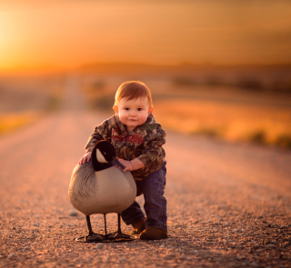 Funny Child With Duck papel de parede para celular para 1024x1024