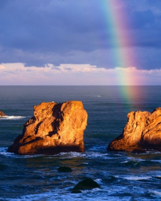 Ocean, Rocks And Rainbow - Obrázkek zdarma pro Nokia Asha 308